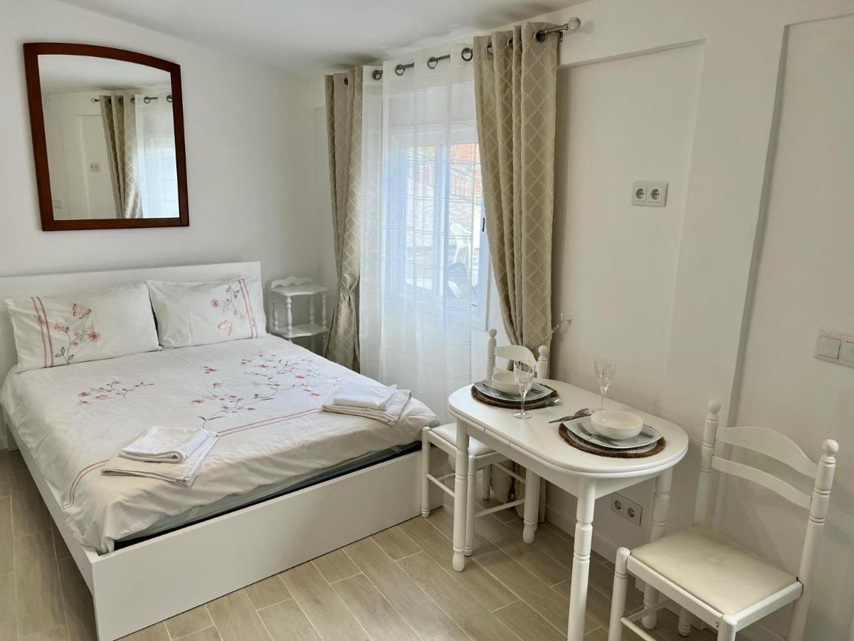 Modern Minimalist Studio With Essential Comfort Funchal (Madeira) Exterior foto