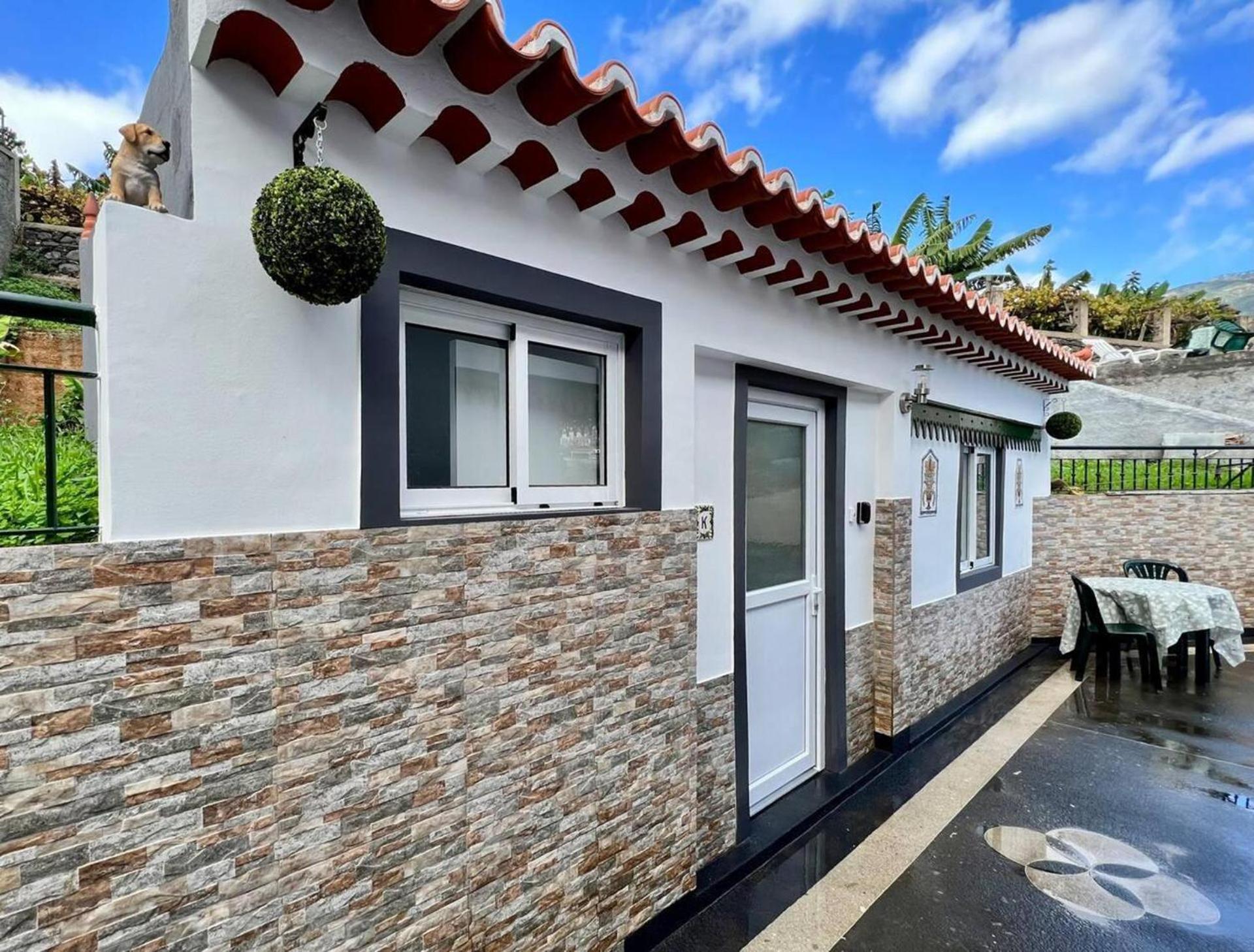 Modern Minimalist Studio With Essential Comfort Funchal (Madeira) Exterior foto